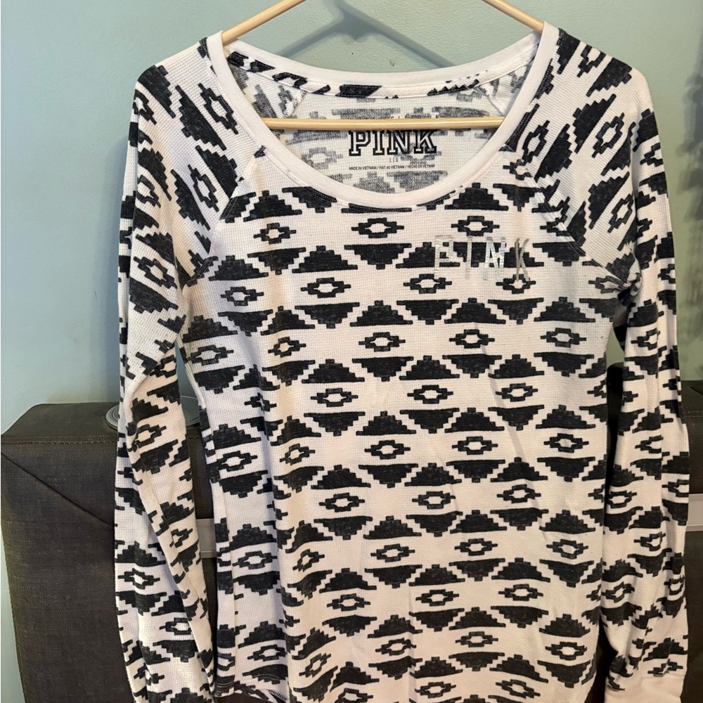 PINK Victoria's Secret Black and White Geometric Long Sleeve Top